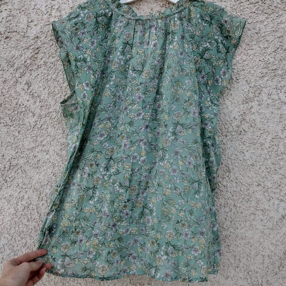 Harve Bernard  Floral Ruffle Short Sleeve Summer Blouse - Picture 4 of 4